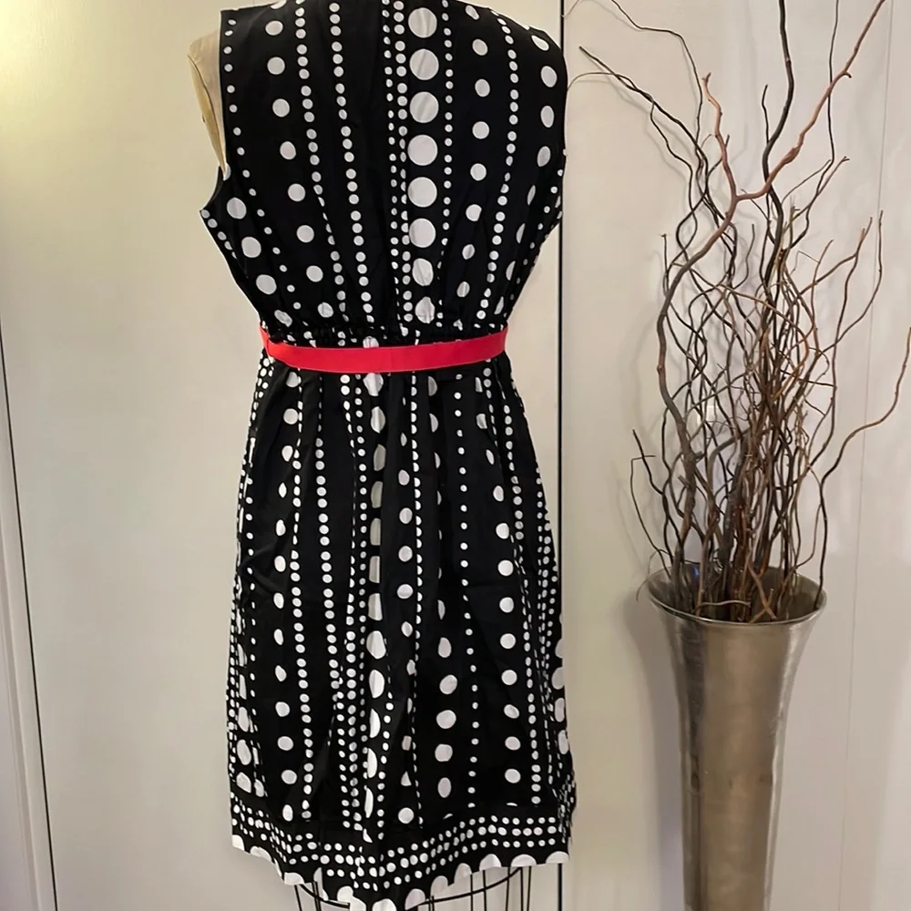 Motherhood Maternity sleeveless dotted dress with tie and pockets - Picture 5 of 9